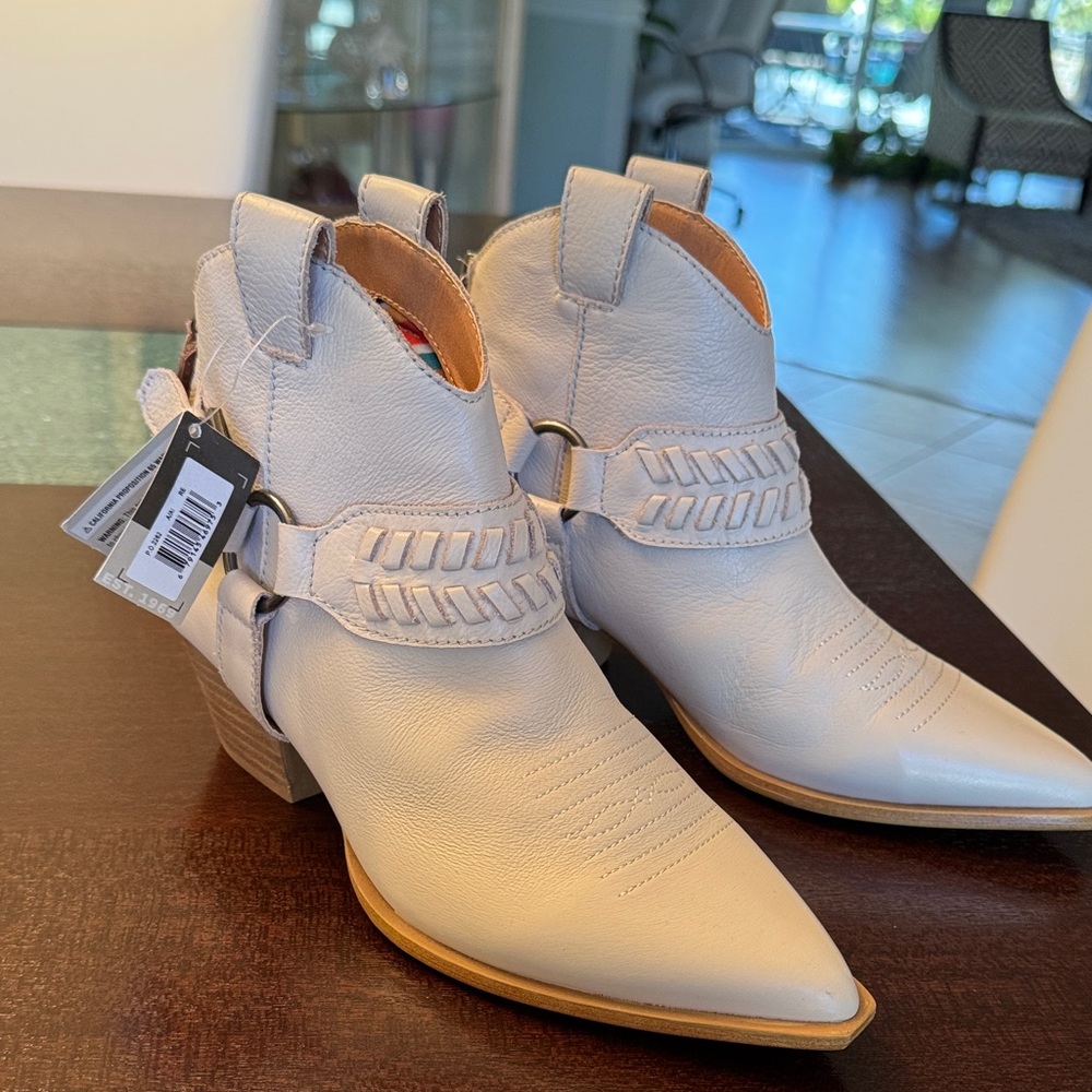 Dingo Cream Ankle Boots